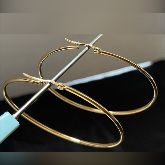 FASHION JEWELRY HOOPS EARRINGS STAINLESS STEEL CLASSIC FOR WOMEN’S  GOLD COLOR - Picture 6 of 7